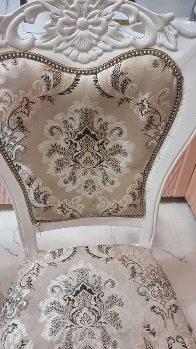 Продам 2 деревянных стула