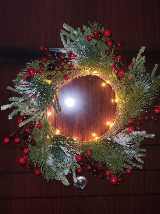 Светещ коледен венец