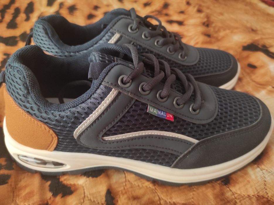 Новые кроссовки 38р