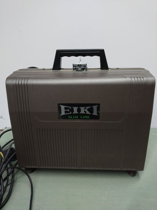 Продаеётся кинопроектор,EIKI,б/у,в отличном состоянии