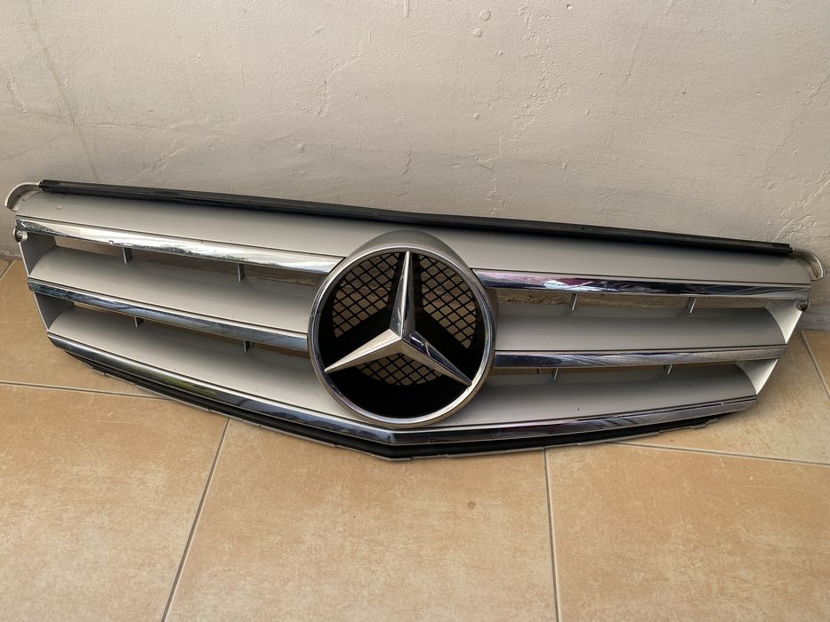Решетка за Мерцедес w204