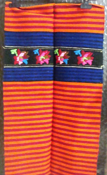 Продавам 5 неупотребявани,ръчно тъкани,вълнени покривки