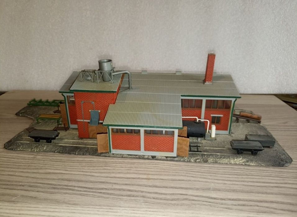 Kibri 39816 depozit trenulet electric H0

Clădire scara 1:87, potrivit