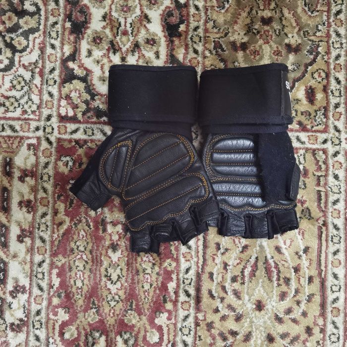 Продаются перчатки