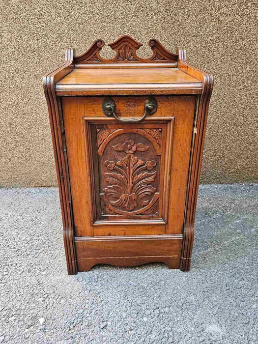 Ретро шкаф за документи