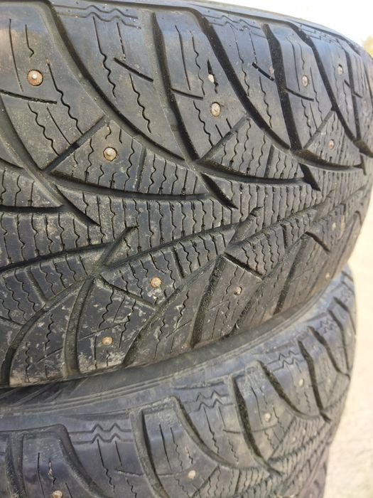 Продам зимние шины 215/65/16