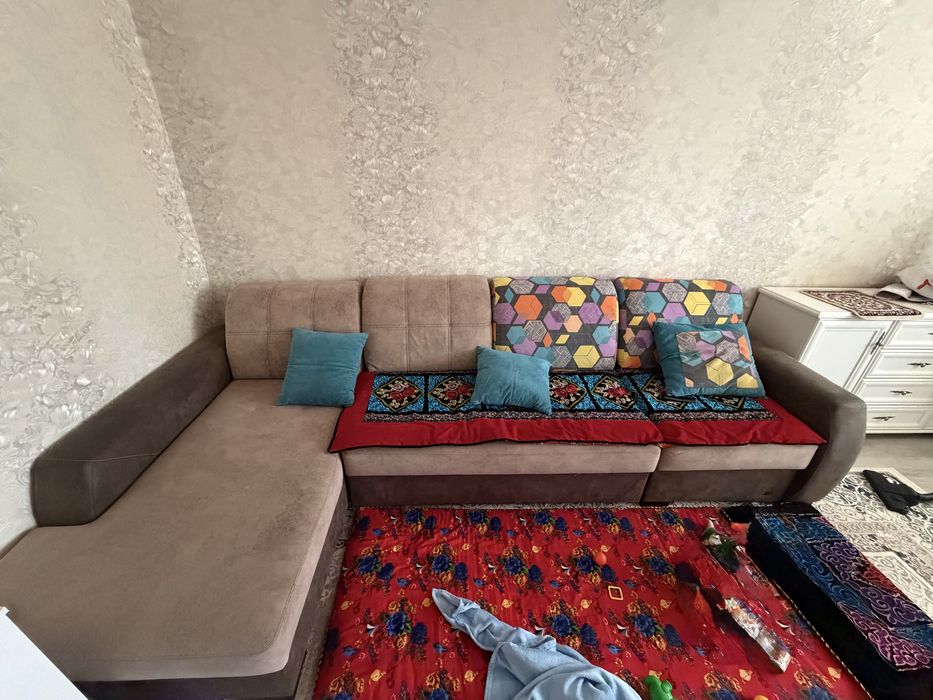 Диван Г образный