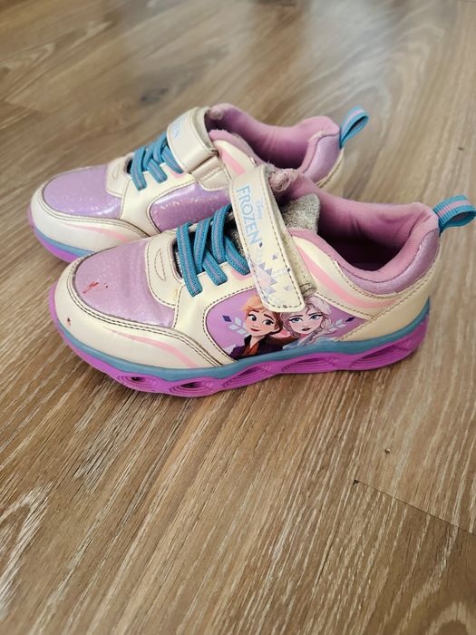 Кроссовки на девочку 31-32 размеры