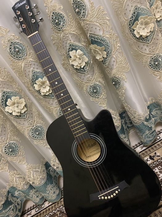 Gitara  sotiladi 1111 ming sumkasi bilan yangi umuman ishlatilmagan