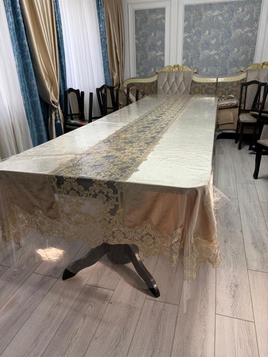 Стол со стульями