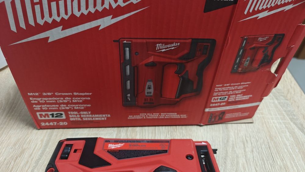 Capsator milwaukee m12  model destinat pietei de America