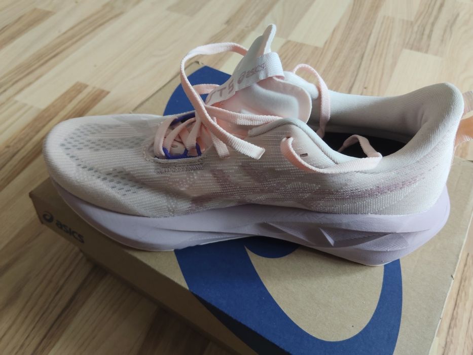 Asics novablast 5