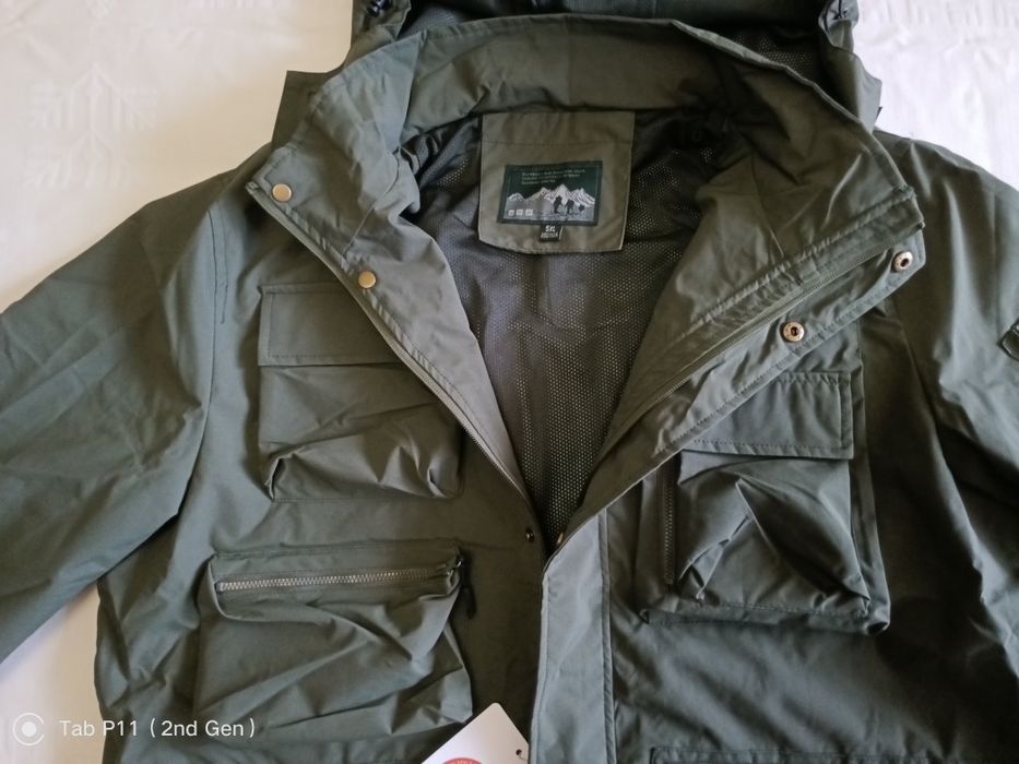 Продаются две куртки вместе.