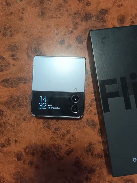 Самсунг Galaxy z flip 4
