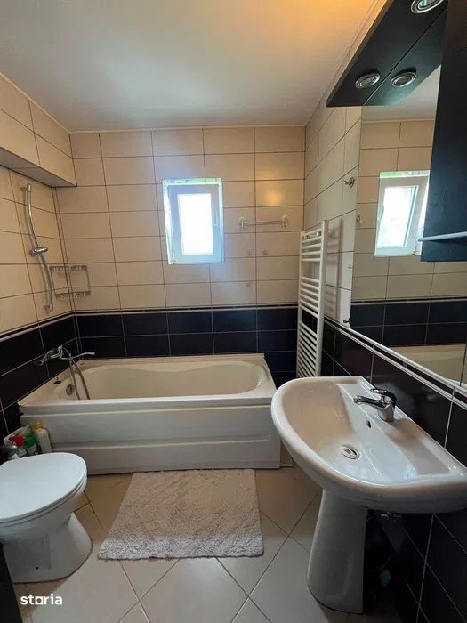 Apartament de vanzare pe doua niveluri 3 camere 61 mp zona Manastur Ed