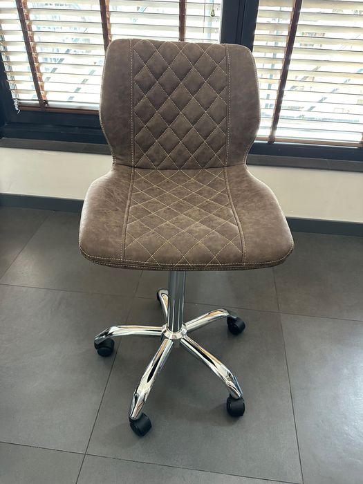 Висок Стол на колелца Jack + доставка и 24м гаранция