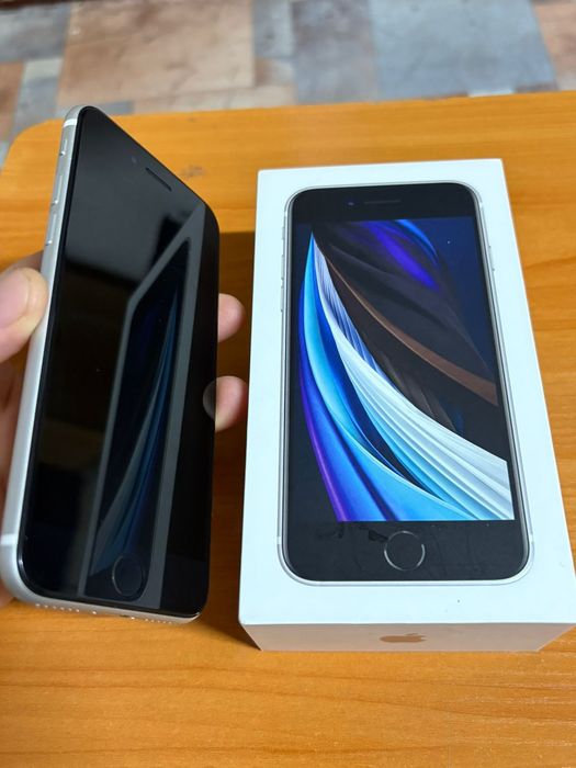 Айфон SE 2 2020 продаётся