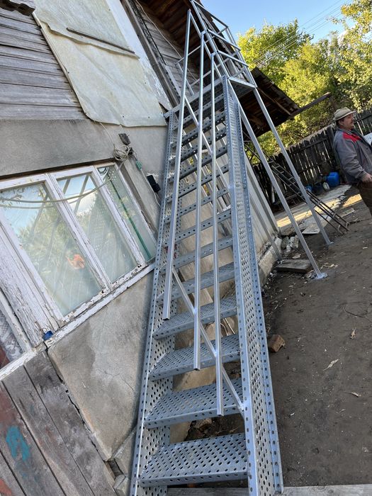 Scări zincate galvanizate
