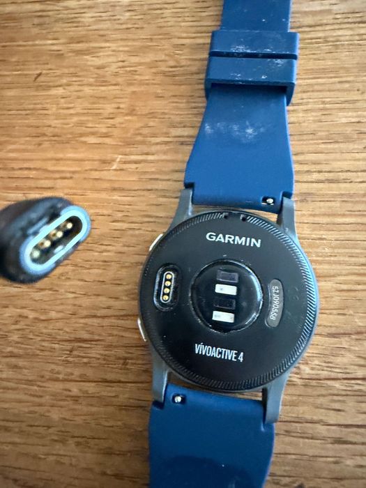 Смарт часовник Garmin Vivoactive 4