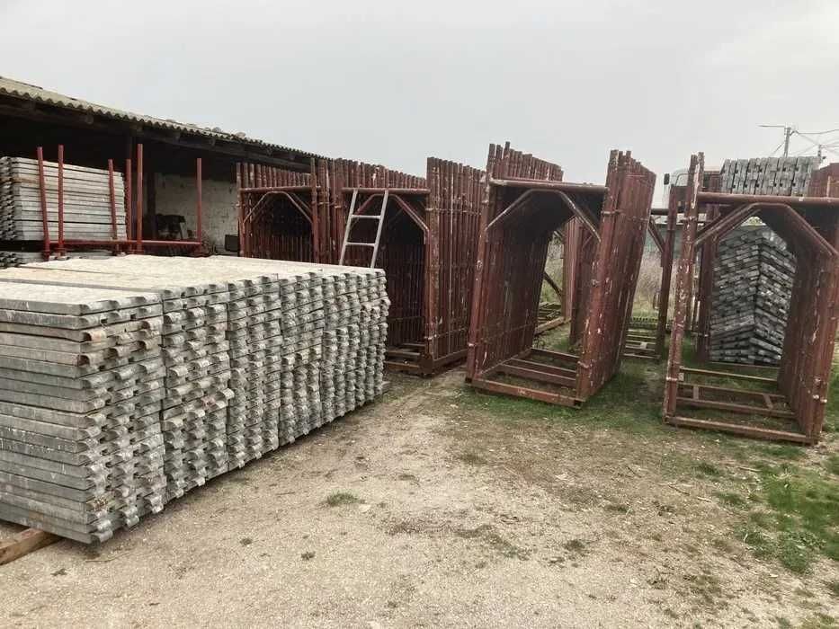 Schelă metalică de închiriat cu montaj autorizat la cerere