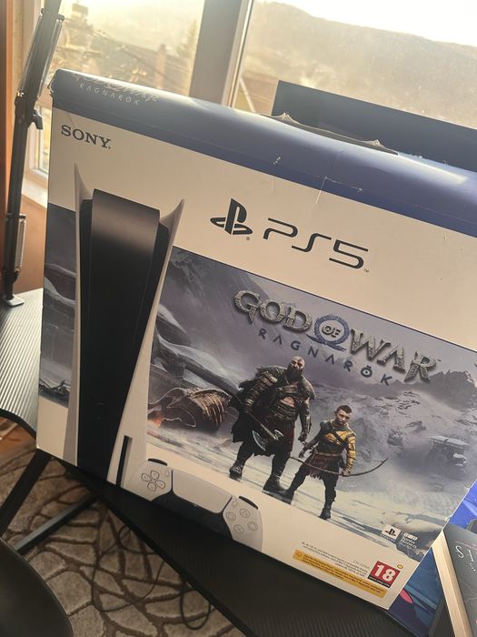 Vand Playstation5 varianta cu disk, maneta, jocuri si stand incarcare