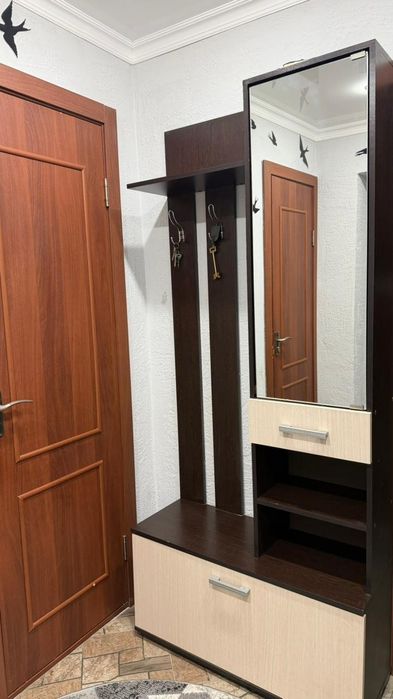 Продается б/у шкаф вешалка
