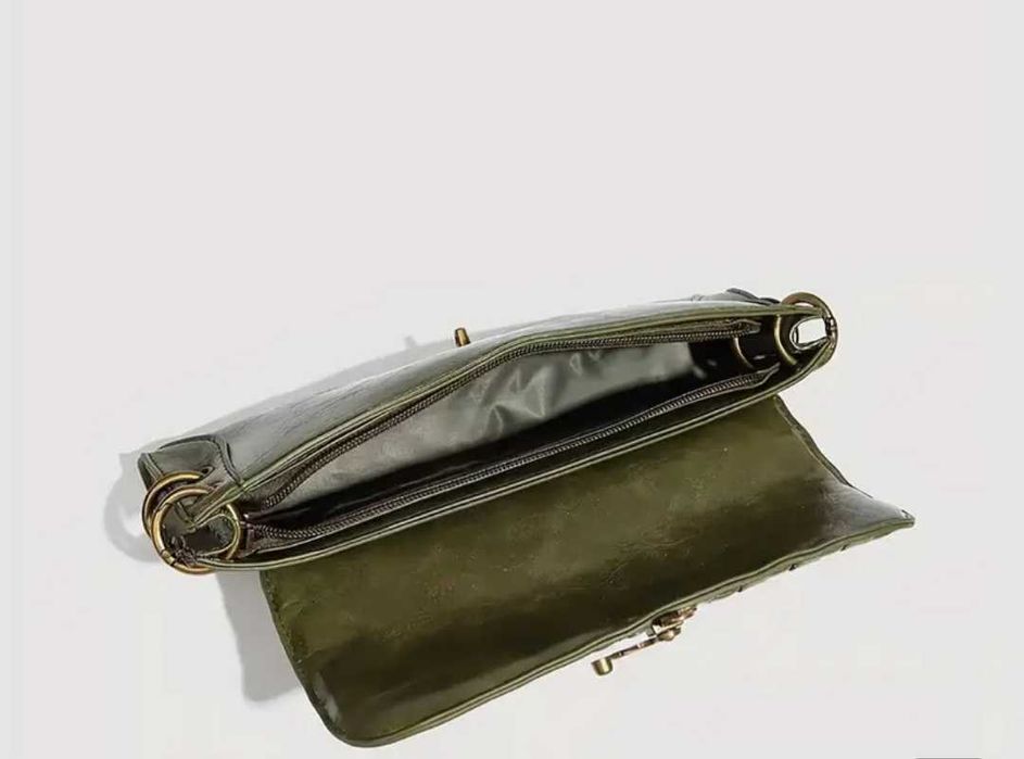 Чанта в маслинено зелен цвят