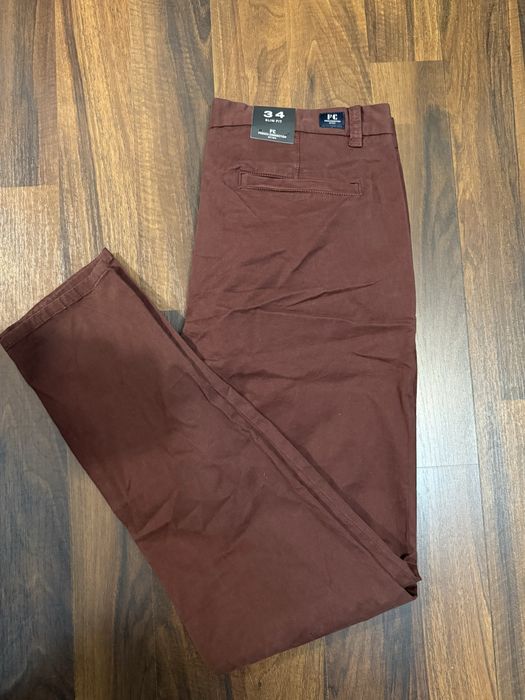 Pantaloni chino noi cu eticheta