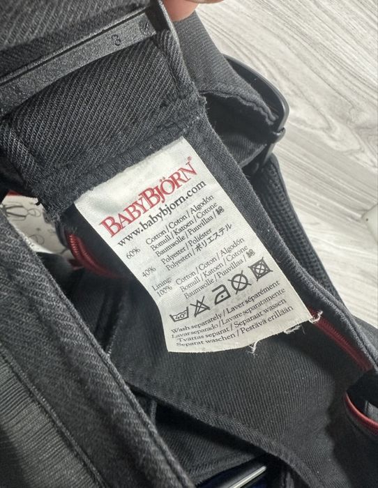 Marsupiu ergonomic BabyBjörn Active negru/roșu din bumbac pentru bebeluși