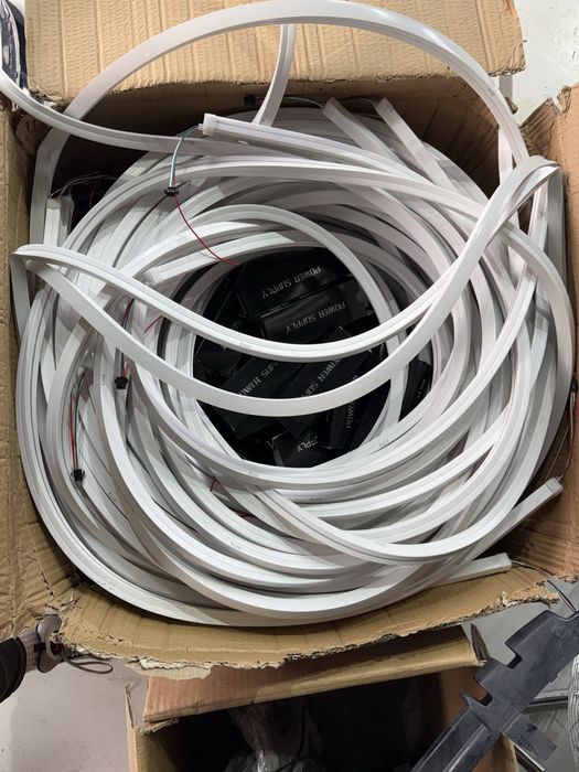 Vand lumini ambientale premium. Inclus jocuri de lumini