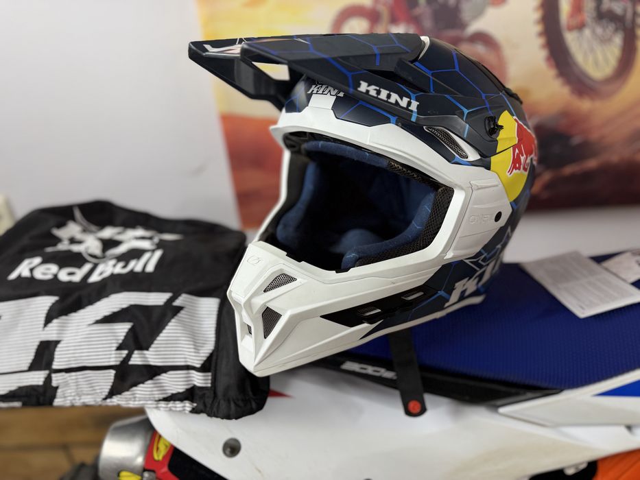 Каска RedBuLL L-размер 150€