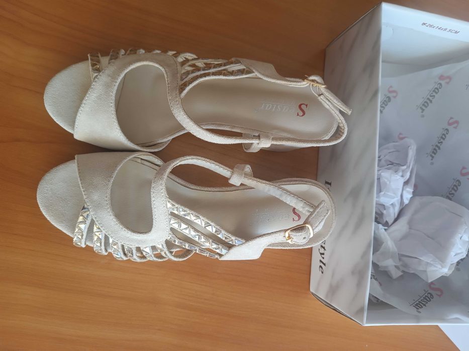 продавам нови сандали 37 номер