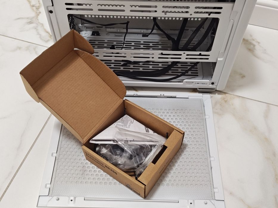 Componente sistem PC SFX Corsair 1000W, Enermax 550W, Cooler Master NR200