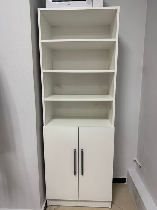 Шкаф белого цвета