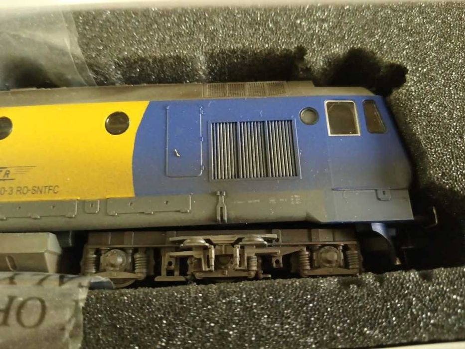 Vând  locomotivă diesel CFR Tricolor 92 53 0640 990-3 Digital + Sound