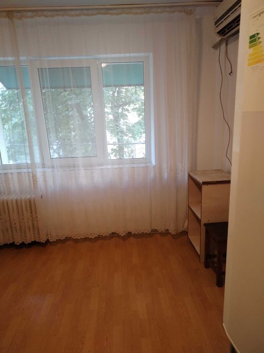 Închiriez camera camin