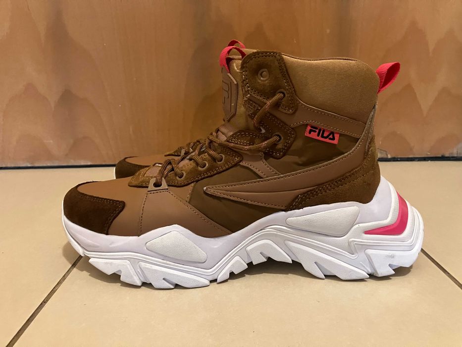 Ефектни спортни обувки от дамска серия - FILA Desert Boot