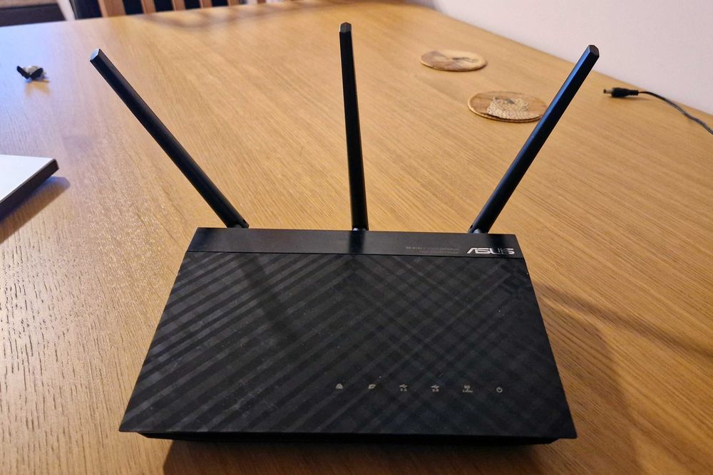 Router wireless ASUS RT N18U 600 Mbps