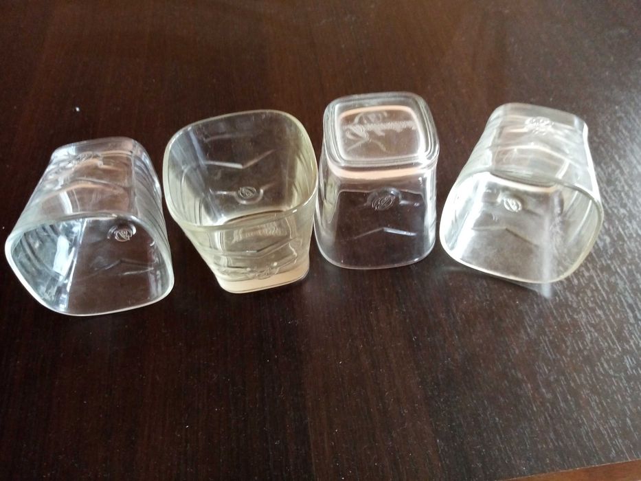 Продавам чаши за уиски