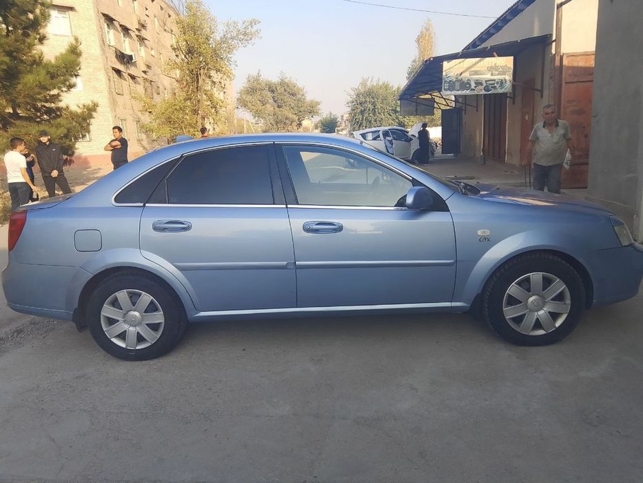 Zudlik bilan Laseti 1.8 sotiladi 2013 yil