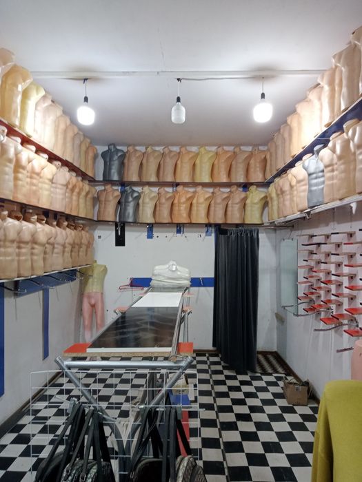 Manikentlar sotiladi