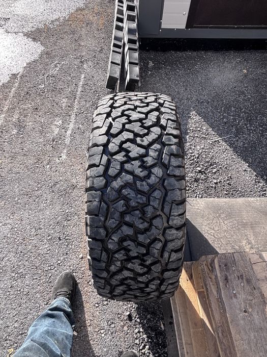 Продам комплект шин 275/65/17