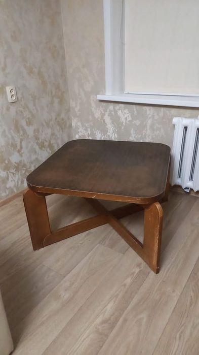 Продается стол высота 50см ширина 82