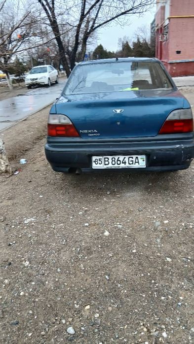 Нексия автоси сотилади срочни