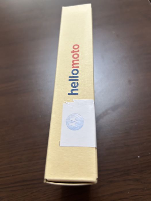 Продавам чисто нов телефон Моторола