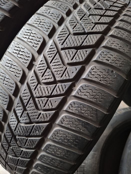 2  Anvelope  de iarnă  255 45 r19 Pirelli
