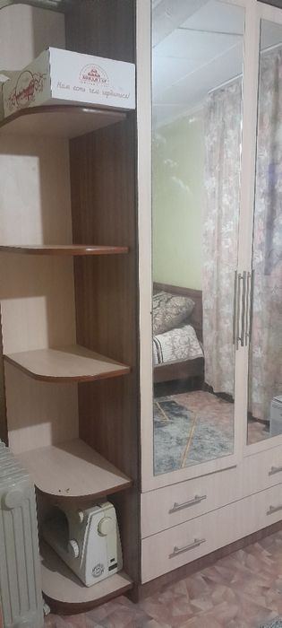 Продам угловой шкаф состояние хорошее.
