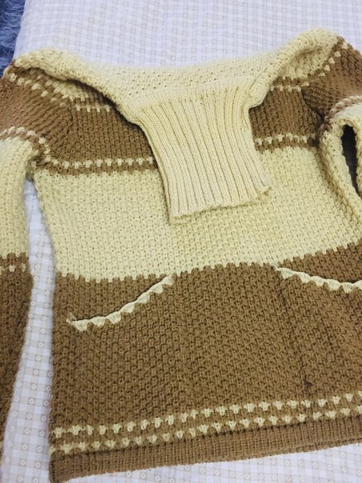 Свитер женский вязанный