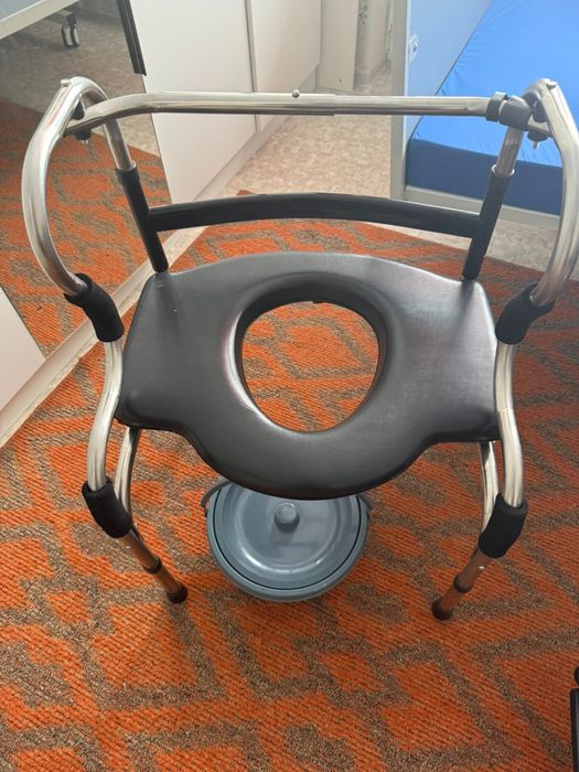 Кресло-туалет.