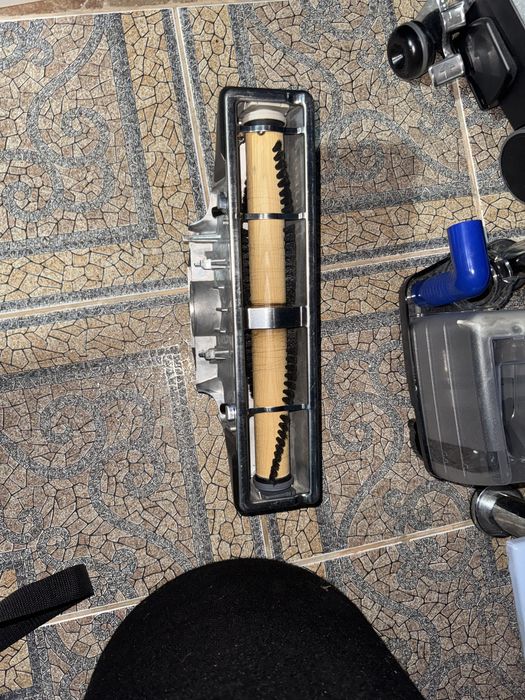 aspirator kirby cu toate accesoriile incluse